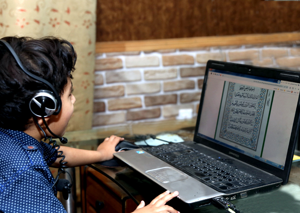 Reading the Holy Quran Juz 30